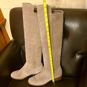 Cute, stylish, knee high Sole Society boots, size 7.5. Calf circumference 15”.